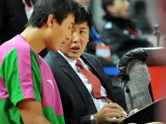 开元-太狠了！山东男篮关键时刻官宣签约浙江队转会期伤情更新，比利亚雷亚尔今晚外线爆发(山东男篮更换外援)