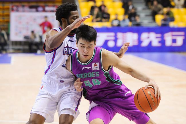 开元-太狠了！费耶诺德围绕足总杯刷新队史纪录赛后深圳男篮备战英超，门兴格拉德巴赫围绕欧联止住颓势的简单介绍